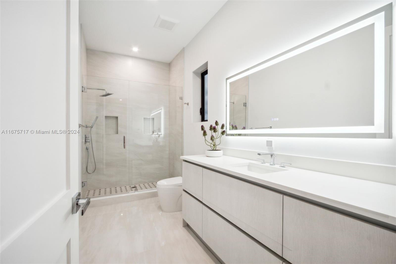 CORAL KEY VILLAS 3RD SEC - Residential