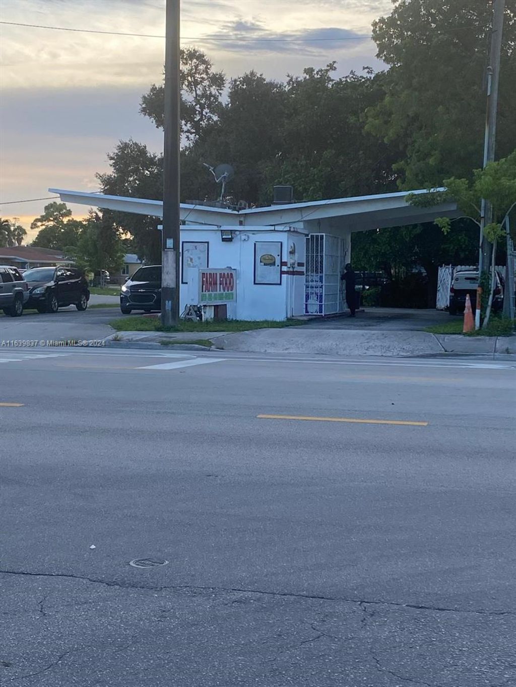 Photo of 891 SW 27th Ave, Fort Lauderdale, FL 33312 (MLS # A11639837)