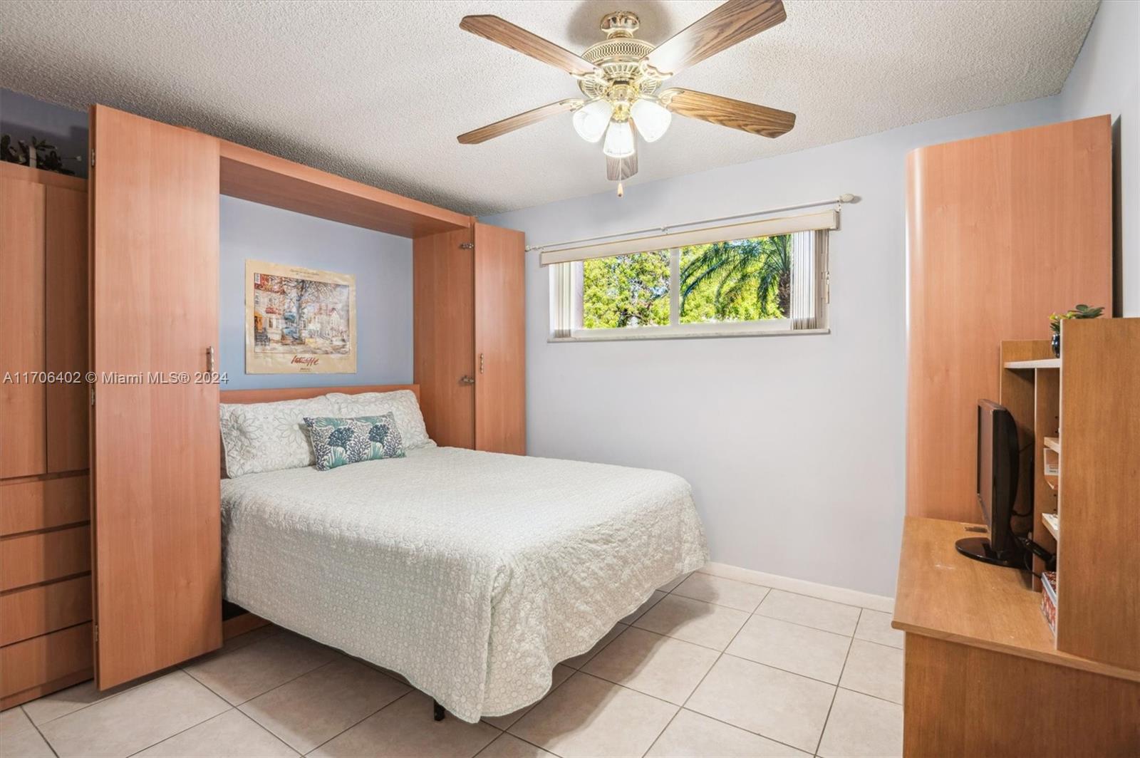 HOLLYBROOK GOLF AND - Residential