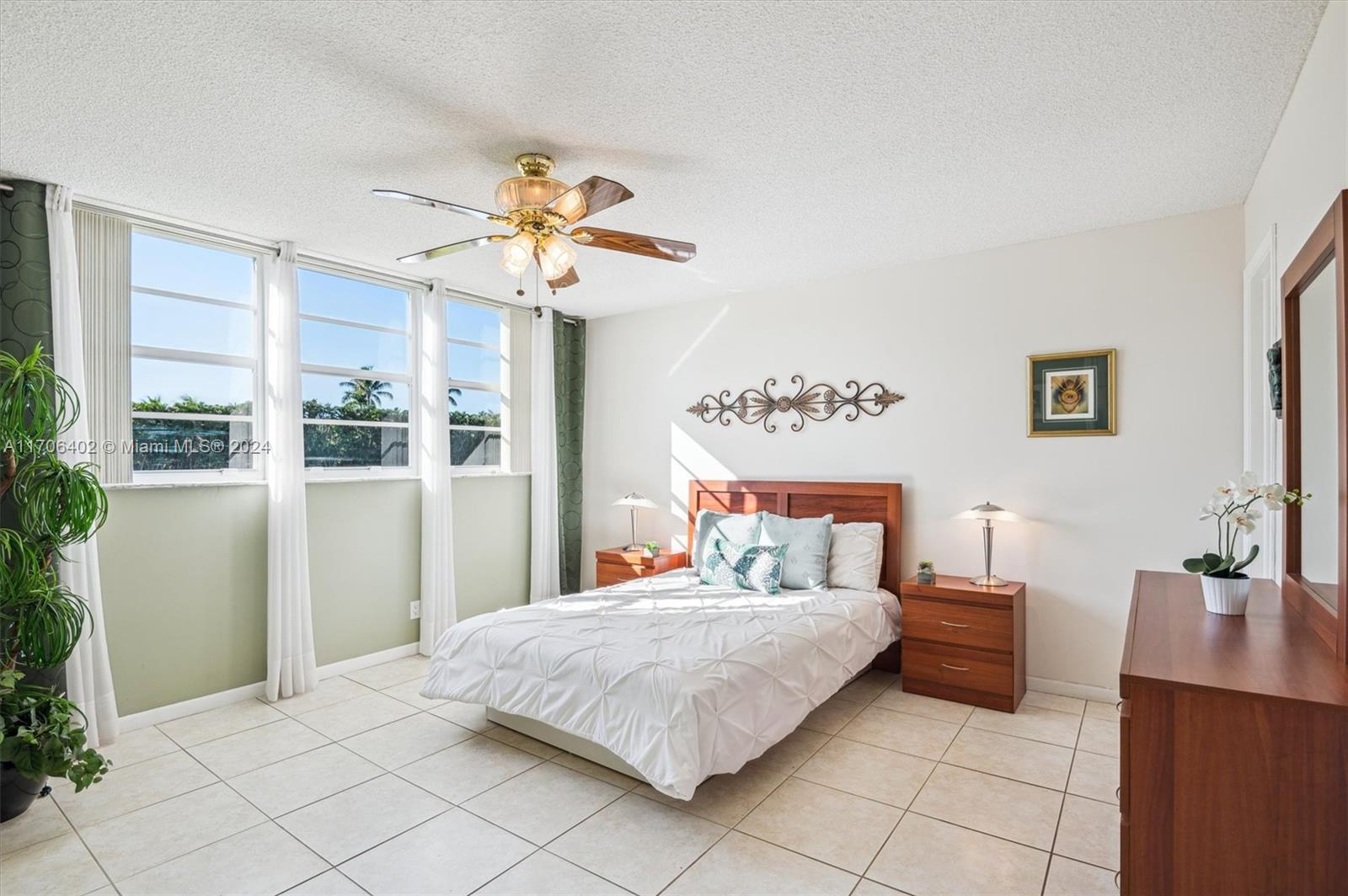 HOLLYBROOK GOLF AND - Residential