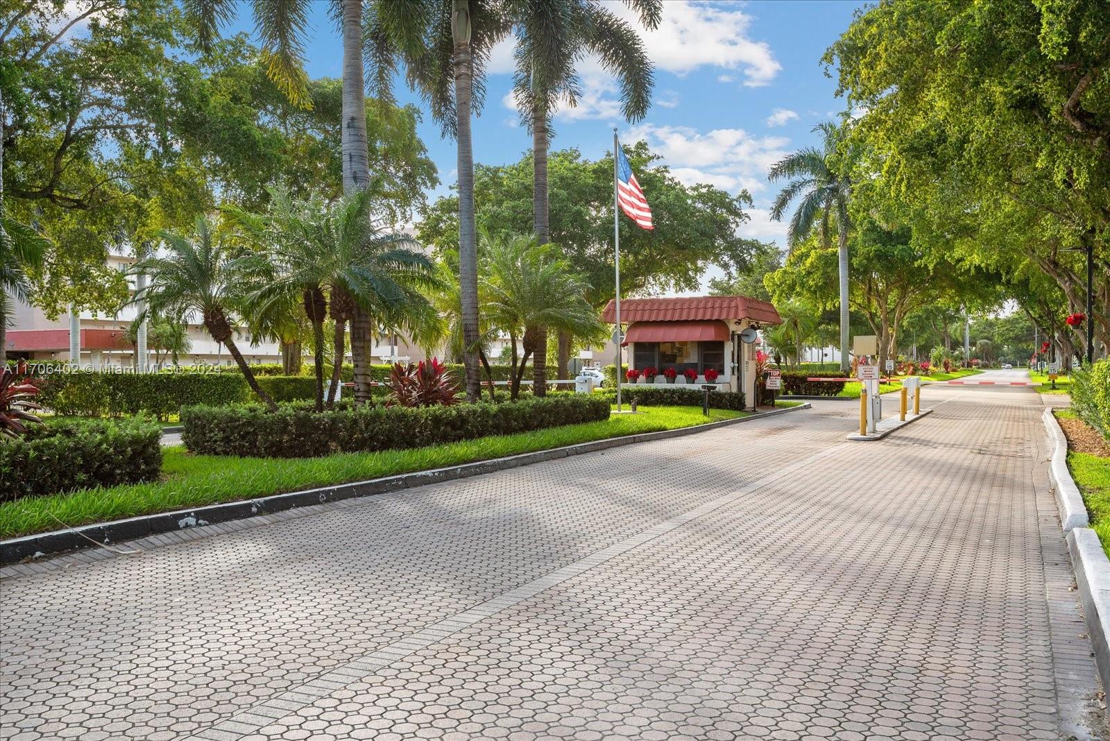 HOLLYBROOK GOLF AND - Residential