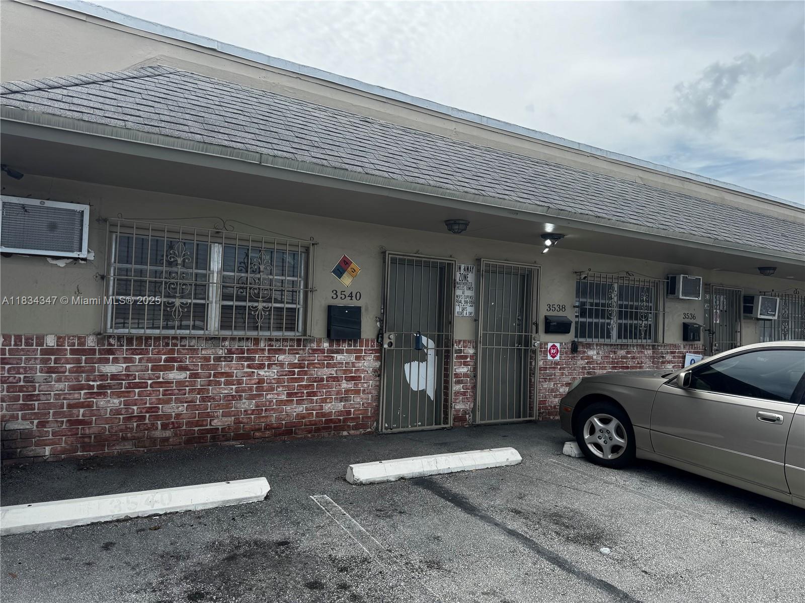 Don’t miss this rare opportunity to lease a clean and functional 1,000 SF warehouse bay in a prime Oakland Park location, just 3 minutes from I-95 and close to Fort Lauderdale Airport, shopping, and restaurants. Priced at only $1,550/month plus 6.5% tax, this space is ready for immediate occupancy and features 12-ft ceilings, a roll-up garage door for easy loading, a private air-conditioned office, and a recently remodeled bathroom. The landlord covers water, and a minimum 2-year lease is required. This is an excellent value in today’s market—perfect for small businesses, trade services, or storage. Act fast—schedule your showing today before it's gone!