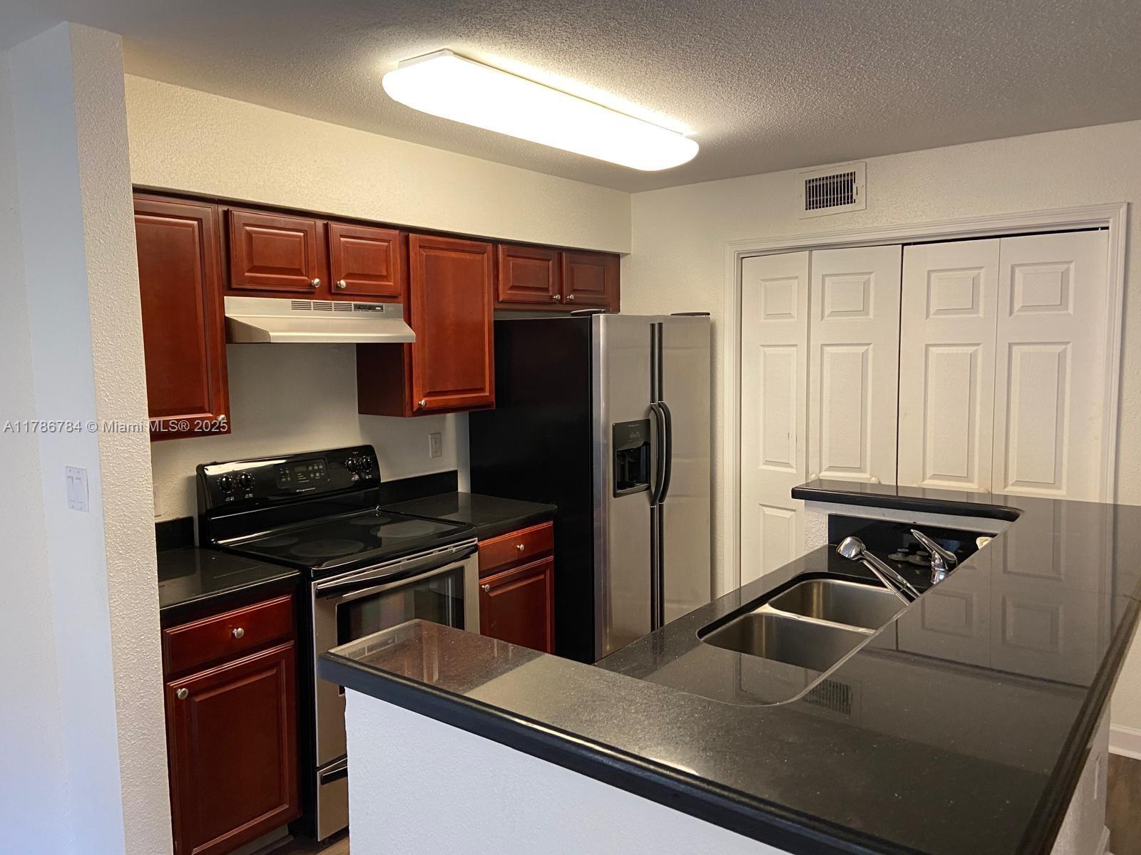 977 Riverside Dr 216