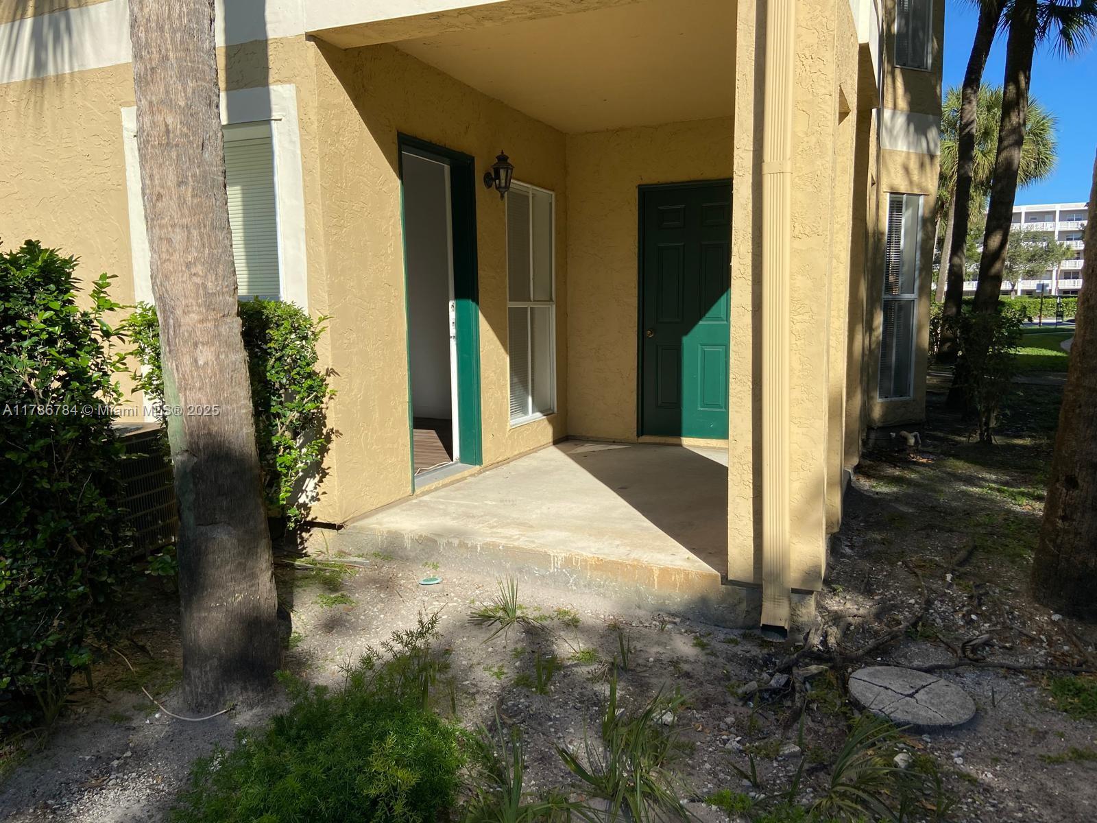 977 Riverside Dr 216