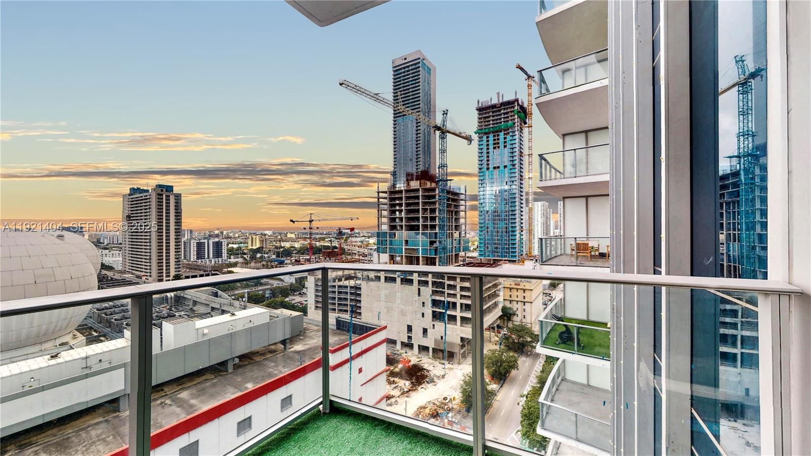 PARAMOUNT MIAMI WORLDCENT - Residential