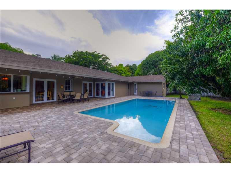 CLINTON GROVE ESTS - Residential