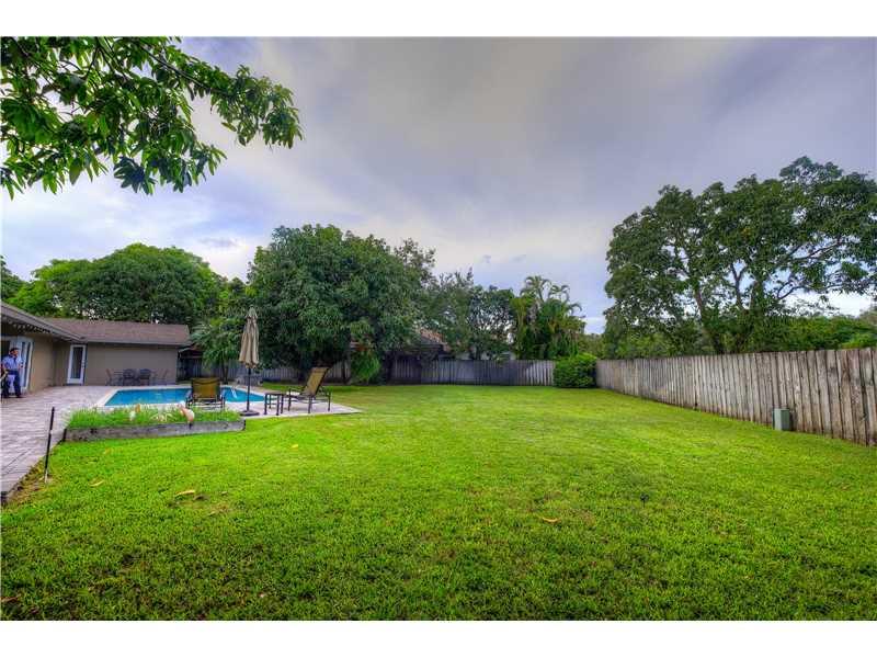 CLINTON GROVE ESTS - Residential