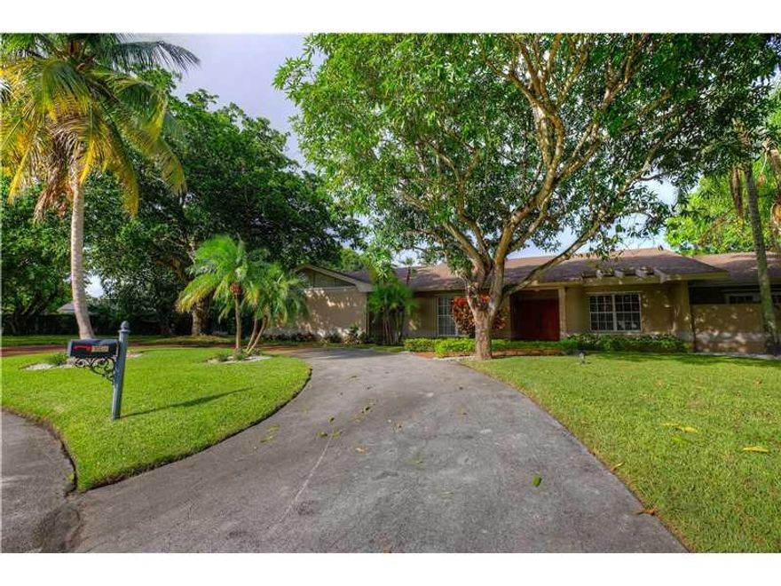 Perched high (no flood insurance required) on oversized private fenced lot on cul-de-sac in Clinton Grove, this is the family home you have been waiting for!  2012 new roof (warranty through 2018) , high ceilings and great built-ins in fabulous family roo m and cook's kitchen, redone approx. 10 years ago with stainless steel, granite, custom wood cabinetry, wonderful build-ins, 6 burner gas cooktop, the works!.  Split master. Great closets.  Beautiful finishes. Seller's Disclosure & Survey attached.