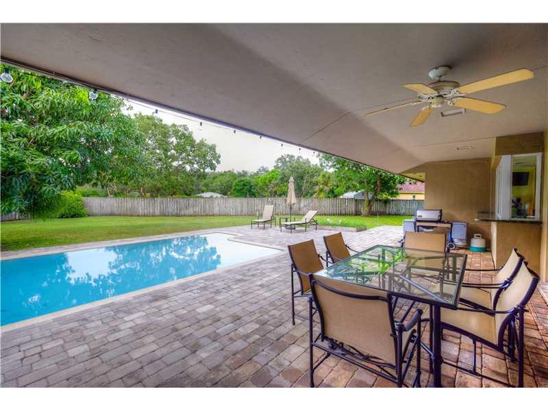 CLINTON GROVE ESTS - Residential