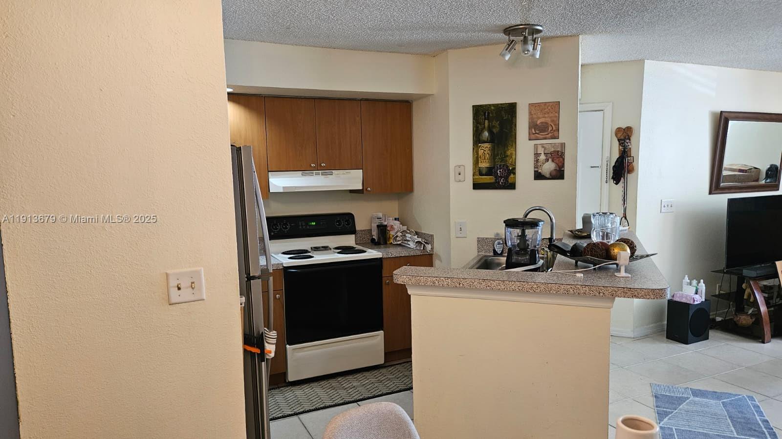 CORAL KEY CONDO - Residential Lease