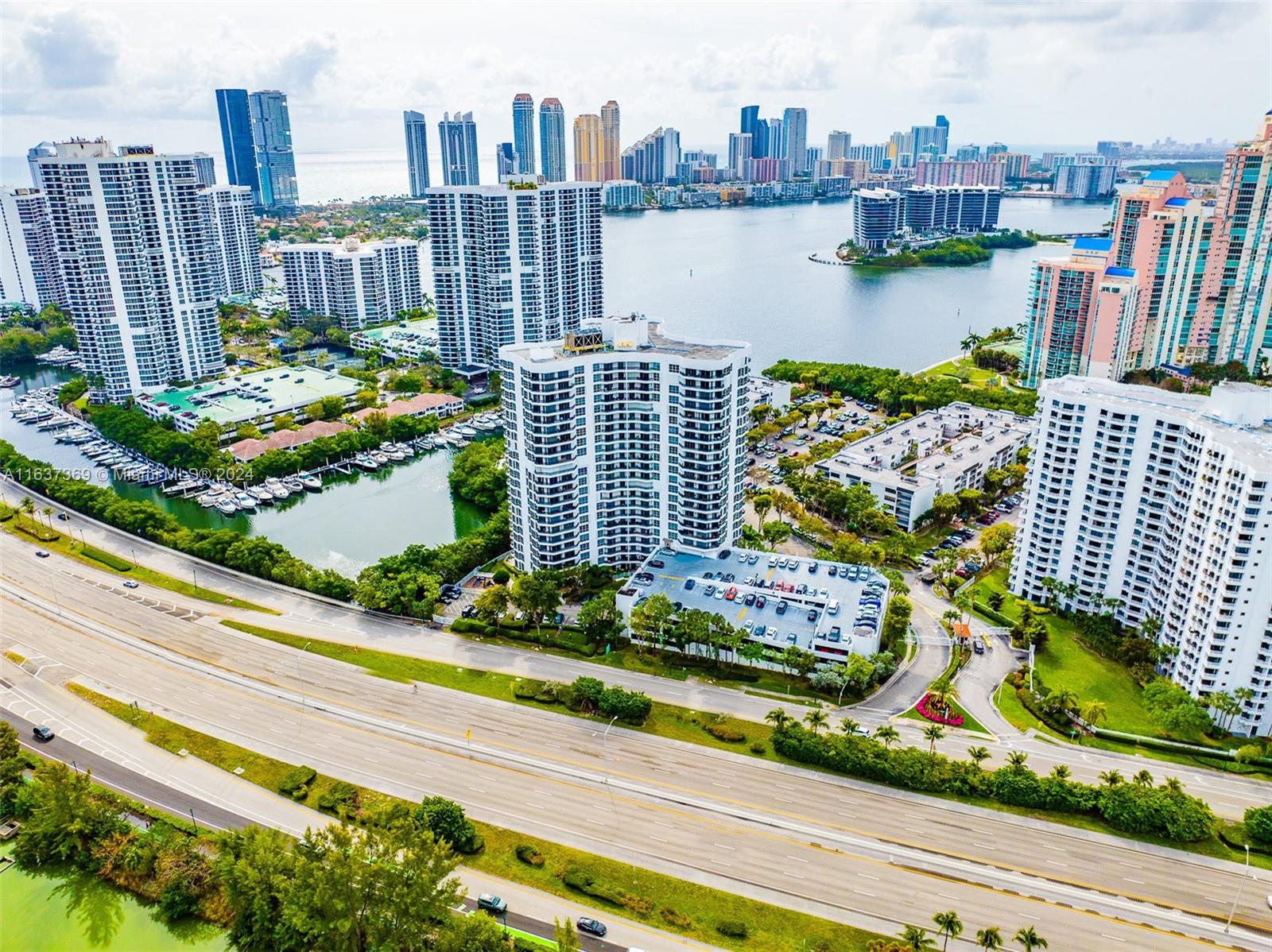 Property for Sale at 3400 Ne 192 St 1905, Aventura, Miami-Dade County, Florida - Bedrooms: 2 
Bathrooms: 2  - $429,000