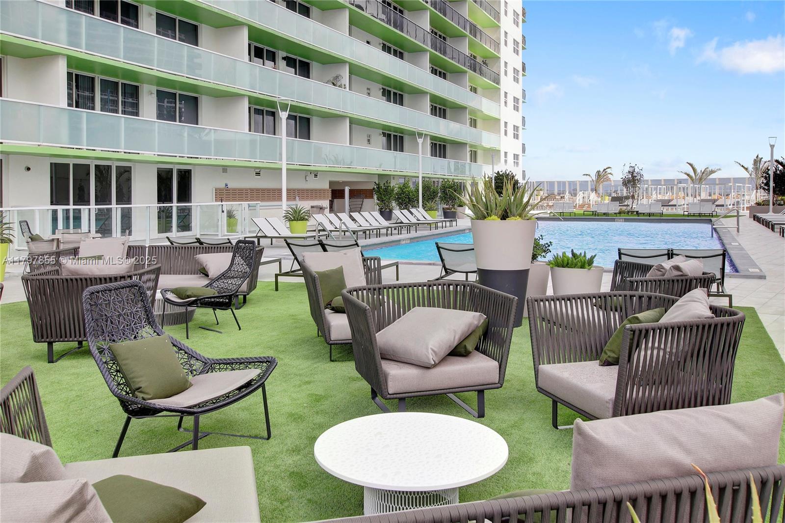 1756 N Bayshore Dr 37J, Miami, Broward County, Florida - 1 Bedrooms  
1 Bathrooms - 
