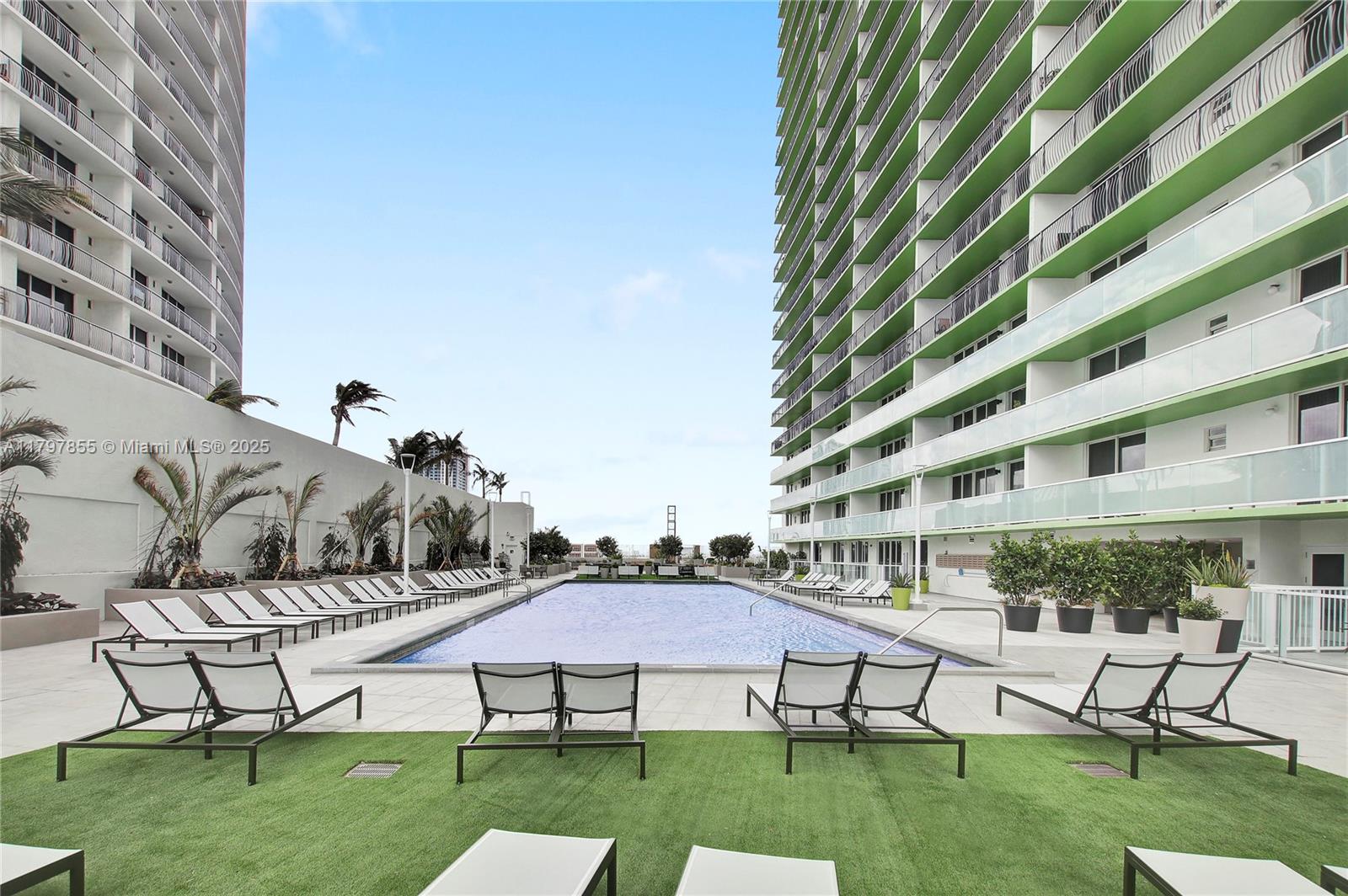 1756 N Bayshore Dr 37J