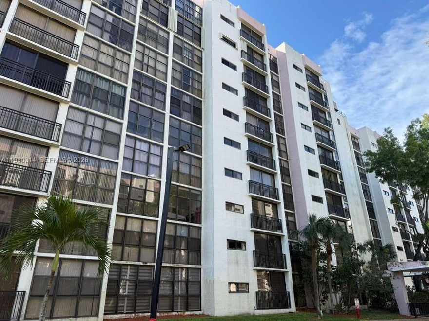 Beautiful 2 bedrooms and 2 bathrooms. Just across from the beach between Miami Beach and Fort Lauderdale. Excellent for living or vacation. The unit is furnished with spacious closets. The complex has country club facilities, such as a jogging track, workout spa, heated pool, saunas, jacuzzi, tennis, and basketball courts, BBQ Area, and children play areas. 24-Hour security.