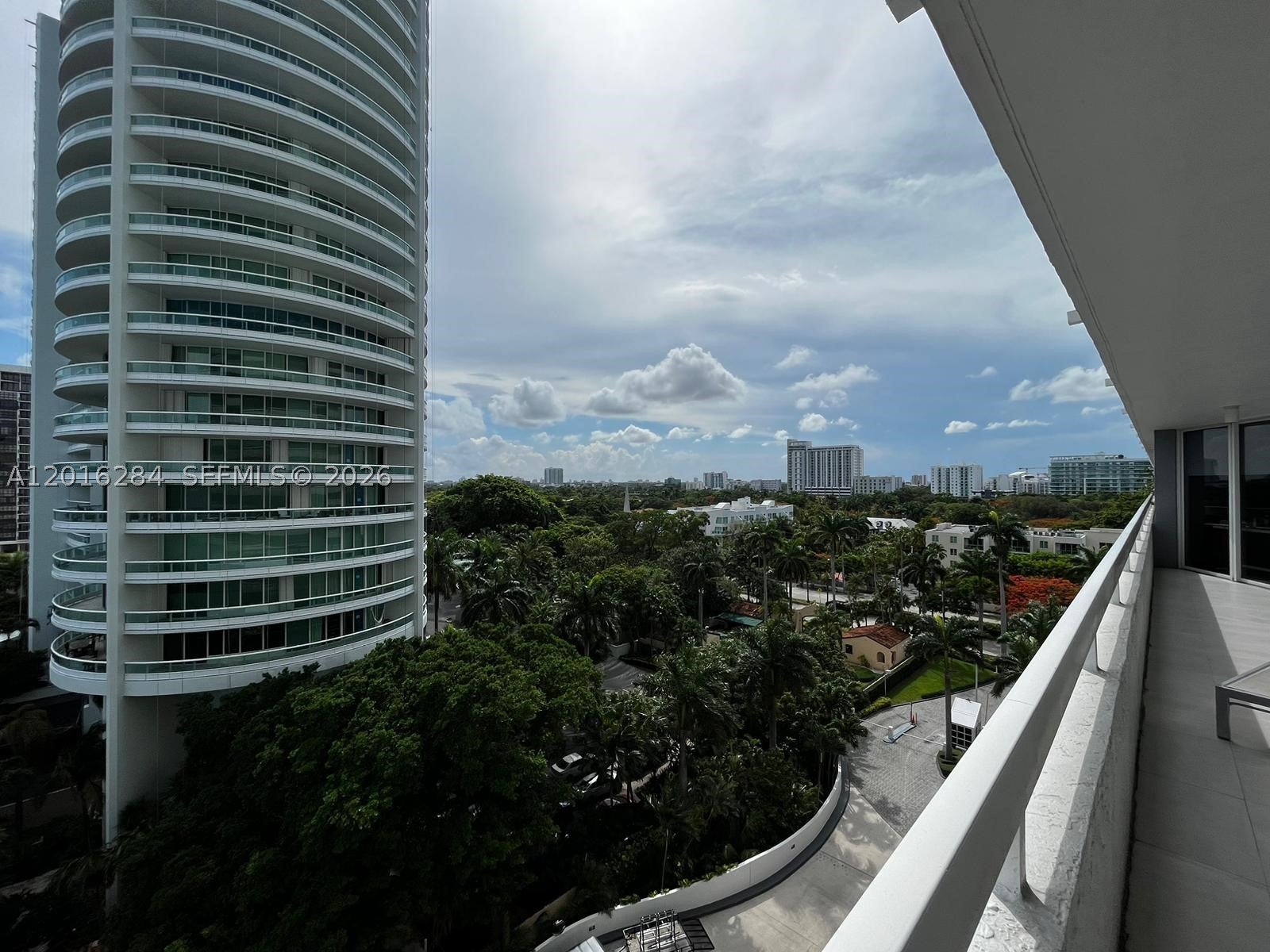 1627 Brickell Ave 1204