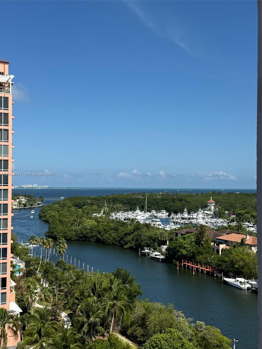 90 Edgewater Dr 1222