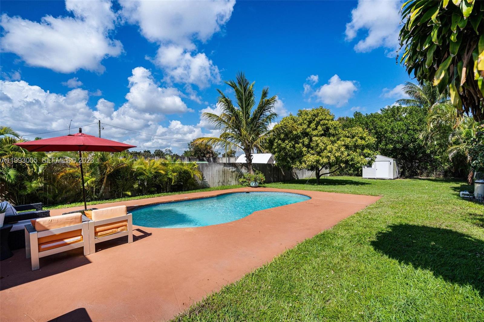 HOLLYWOOD LITTLE RANCHES - Residential