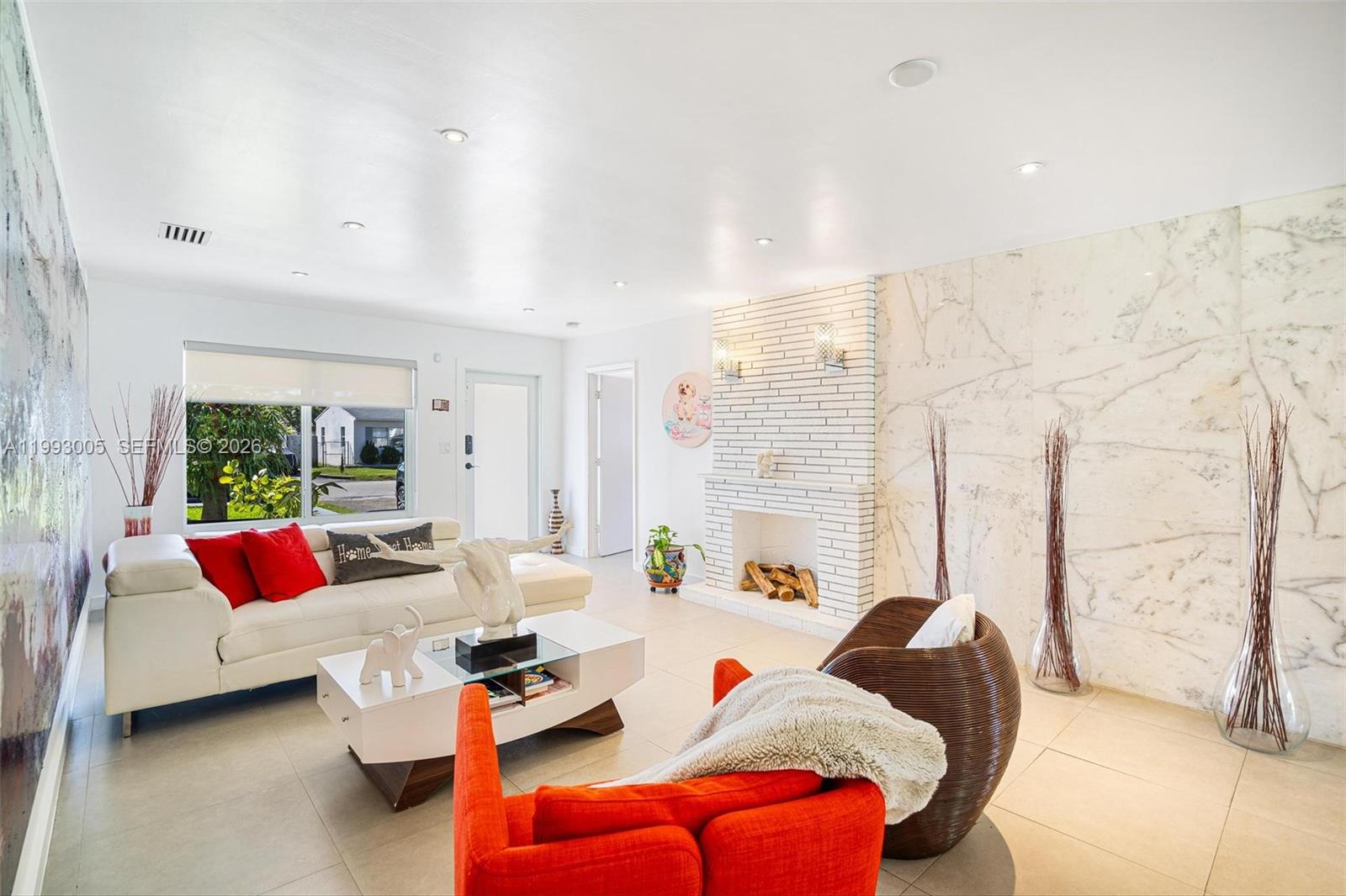 HOLLYWOOD LITTLE RANCHES - Residential