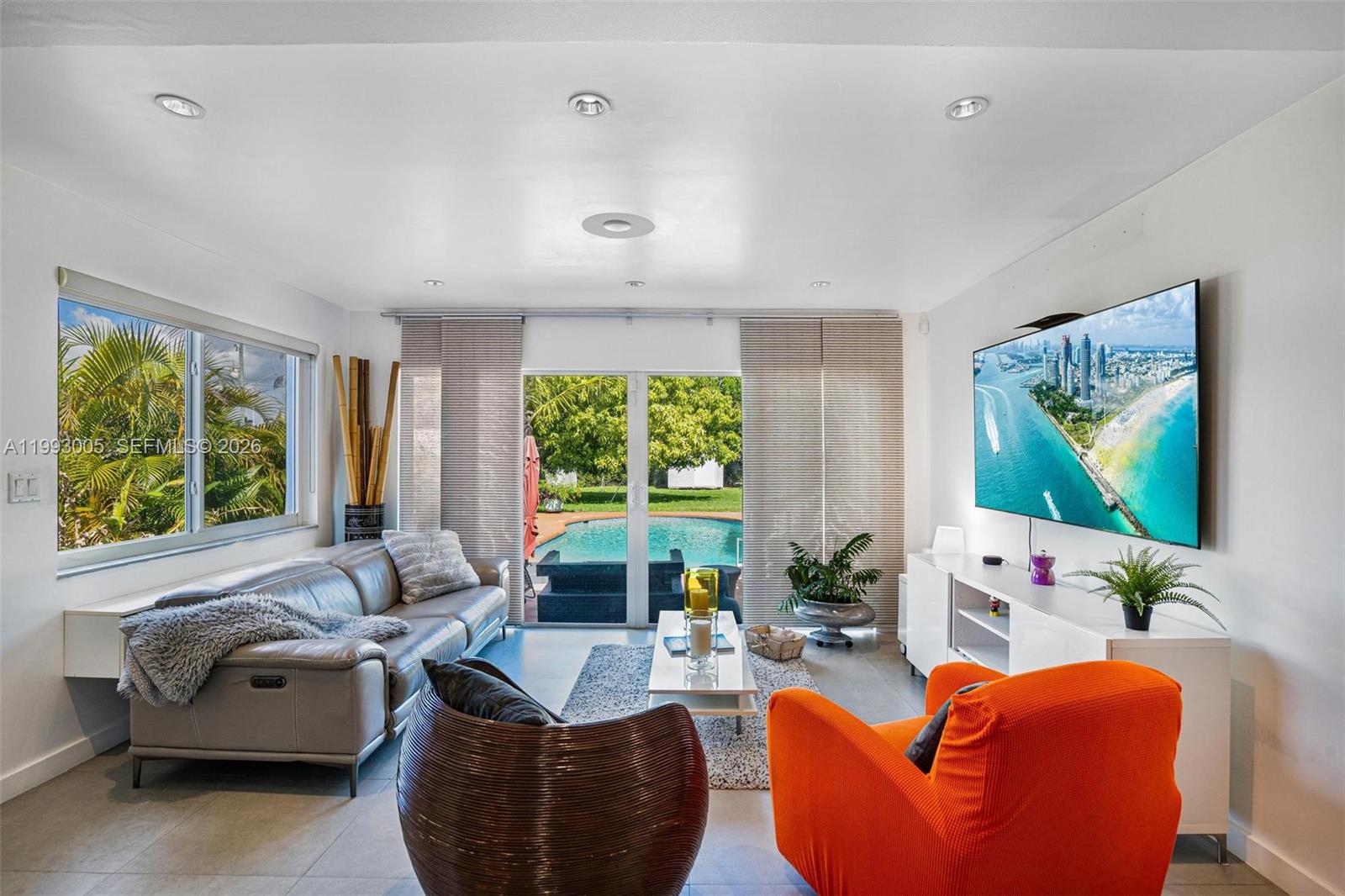 HOLLYWOOD LITTLE RANCHES - Residential