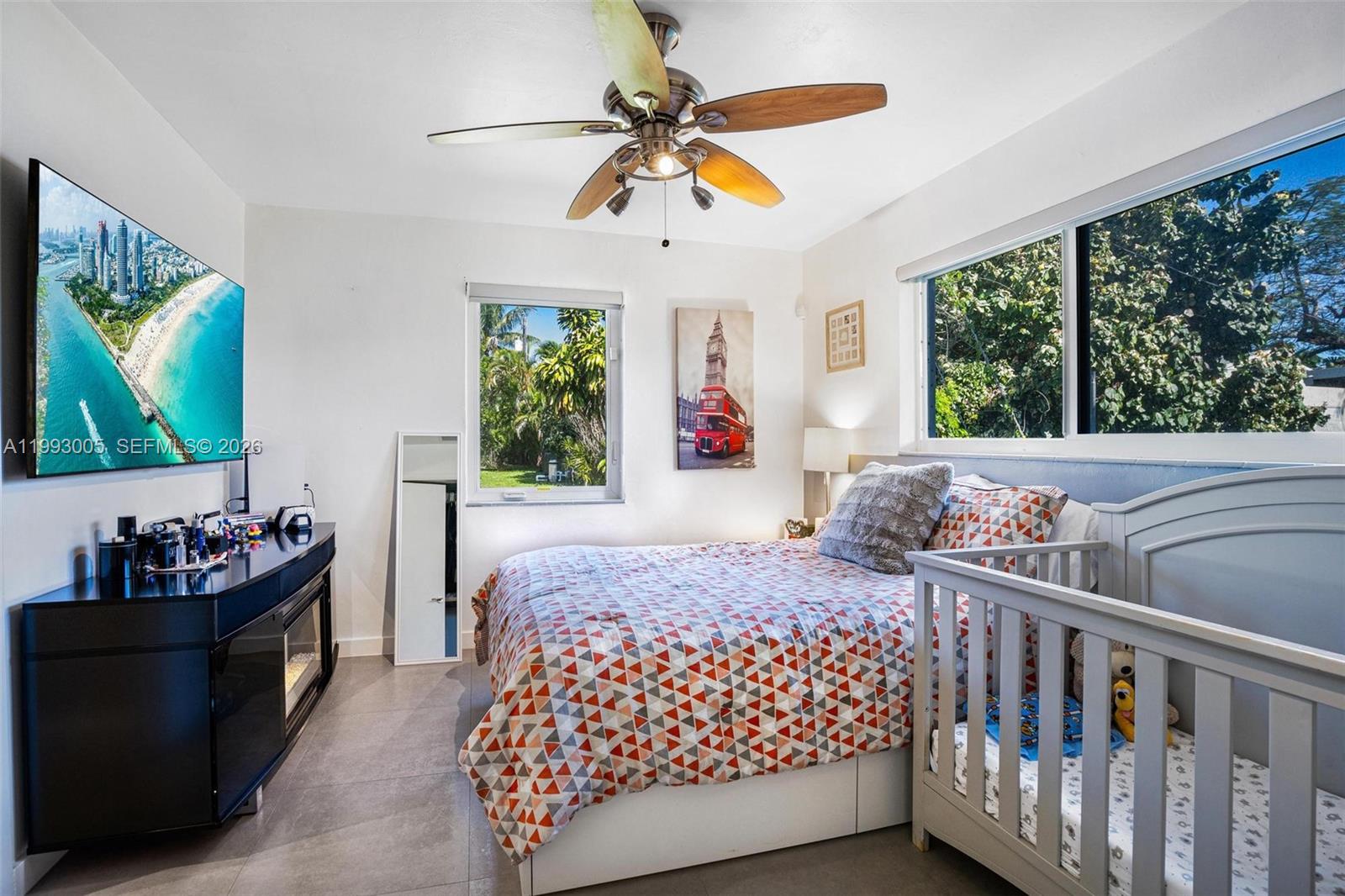 HOLLYWOOD LITTLE RANCHES - Residential