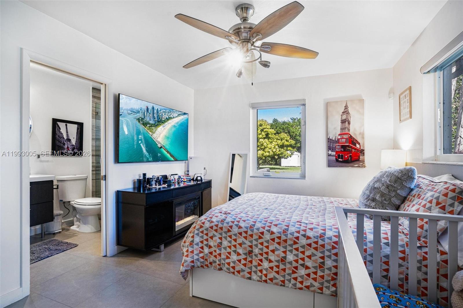 HOLLYWOOD LITTLE RANCHES - Residential