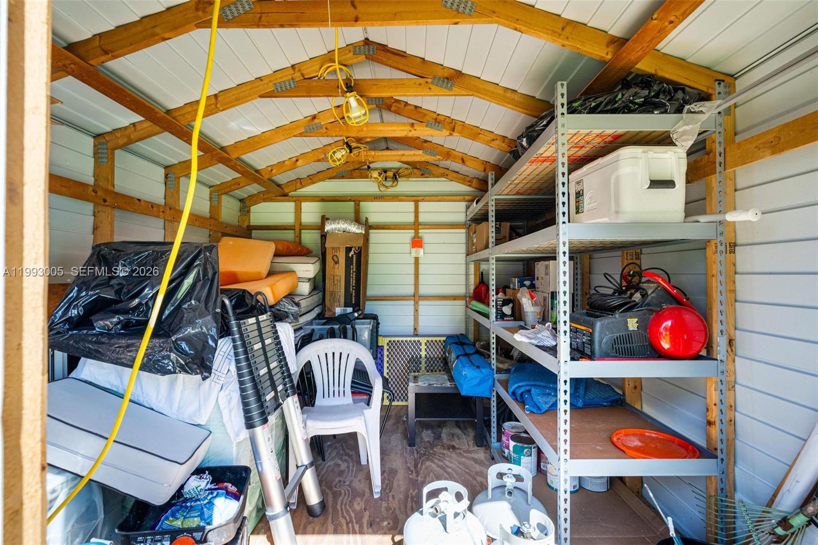 HOLLYWOOD LITTLE RANCHES - Residential