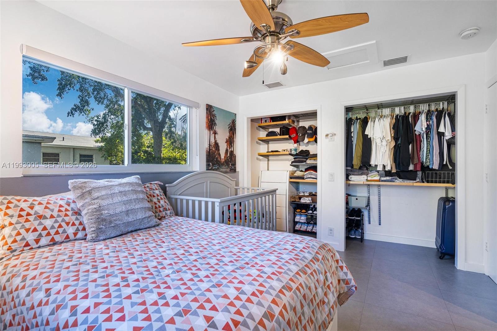 HOLLYWOOD LITTLE RANCHES - Residential