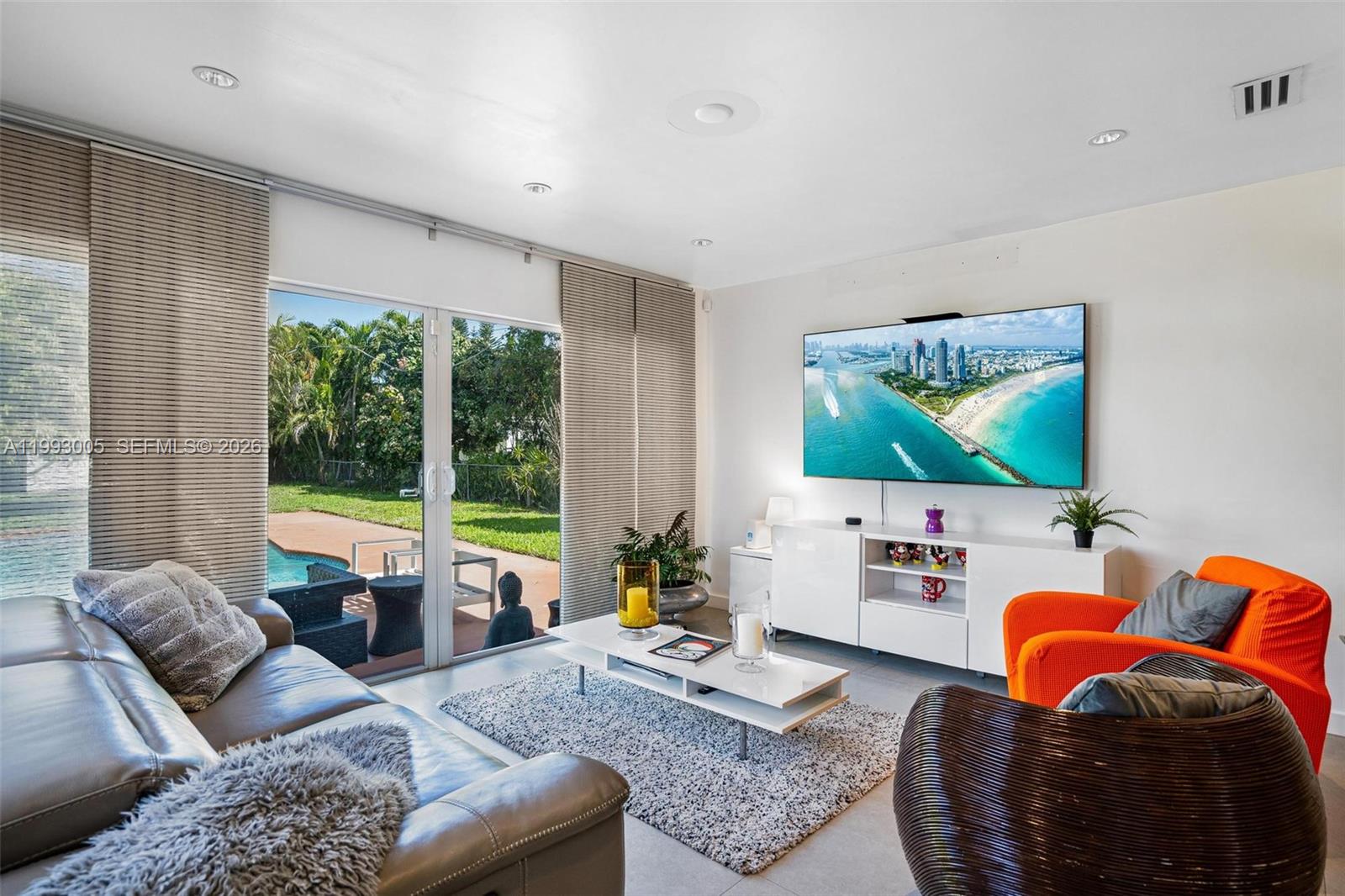 HOLLYWOOD LITTLE RANCHES - Residential