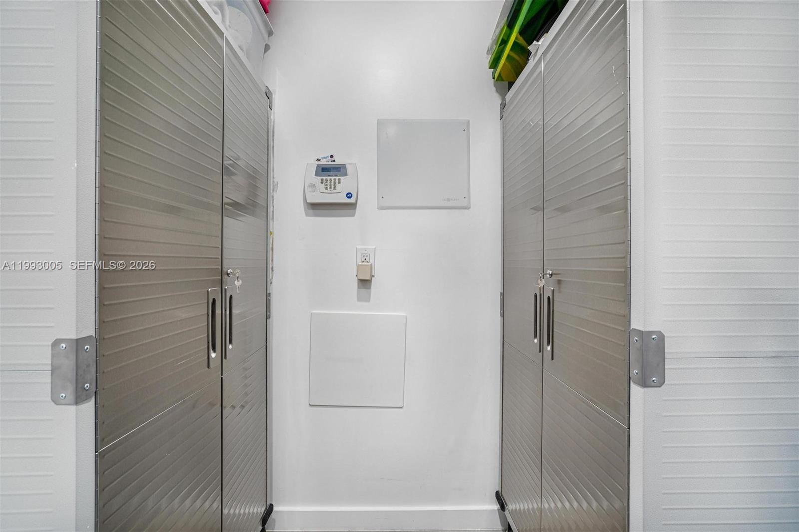 HOLLYWOOD LITTLE RANCHES - Residential