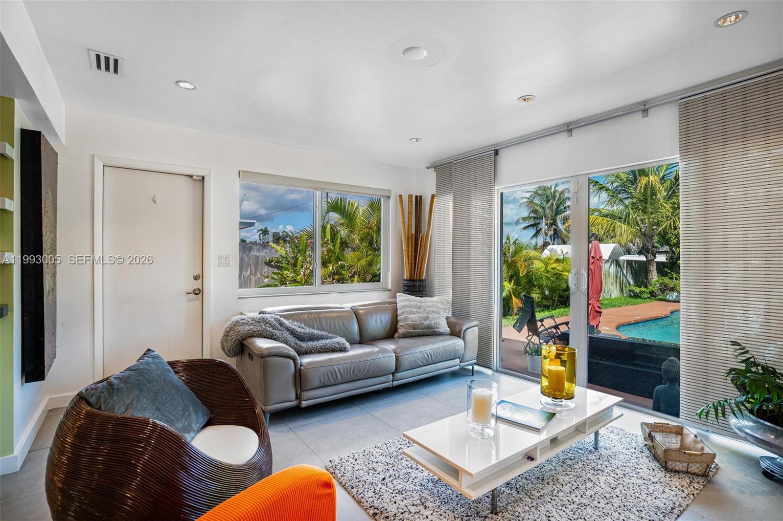 HOLLYWOOD LITTLE RANCHES - Residential