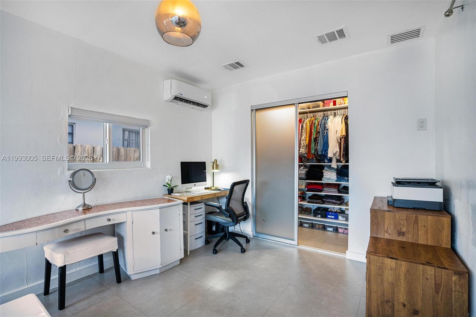 HOLLYWOOD LITTLE RANCHES - Residential