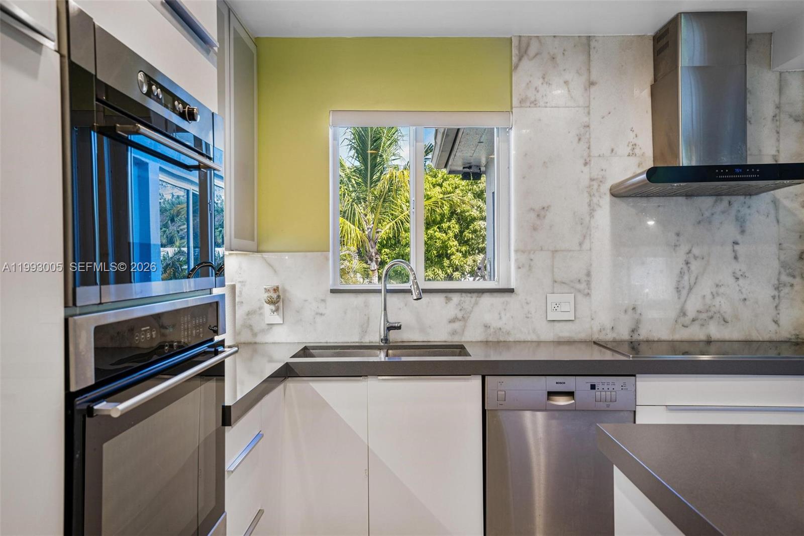 HOLLYWOOD LITTLE RANCHES - Residential