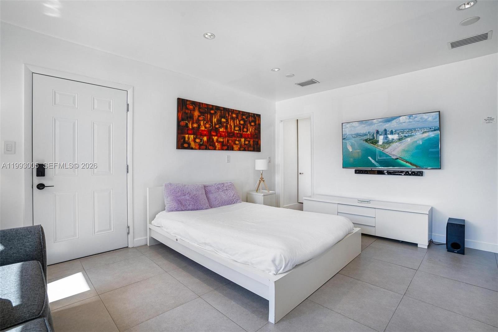 HOLLYWOOD LITTLE RANCHES - Residential