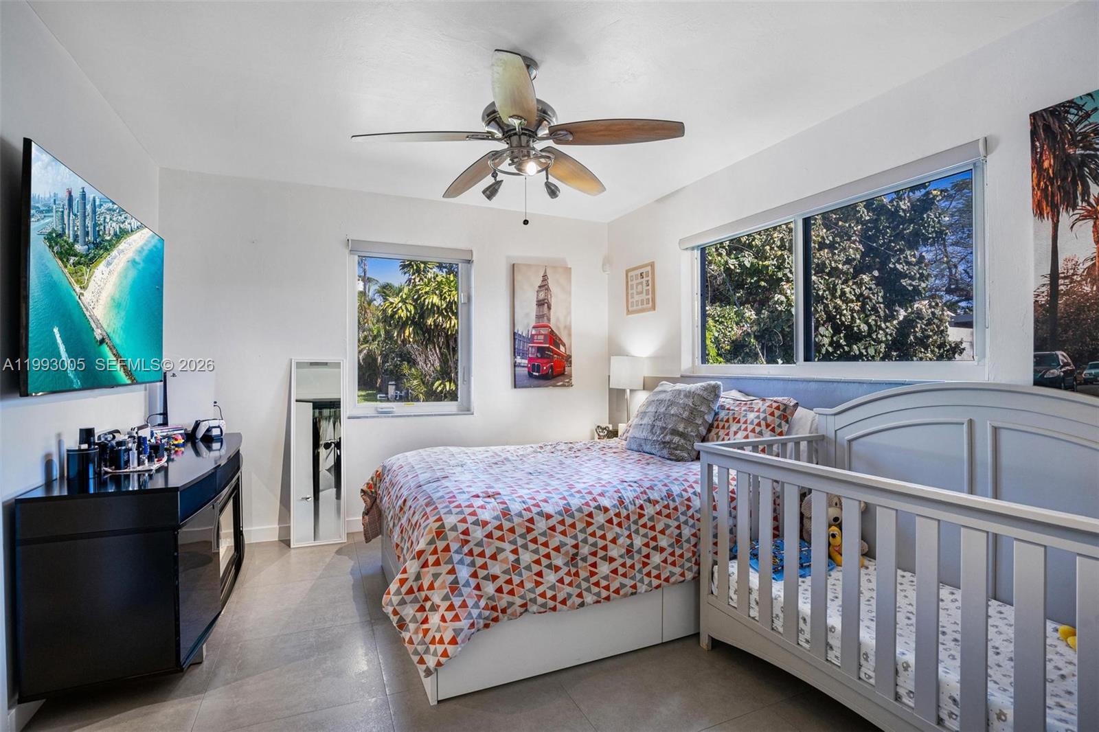 HOLLYWOOD LITTLE RANCHES - Residential