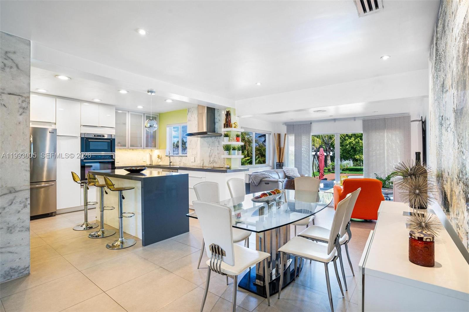 HOLLYWOOD LITTLE RANCHES - Residential