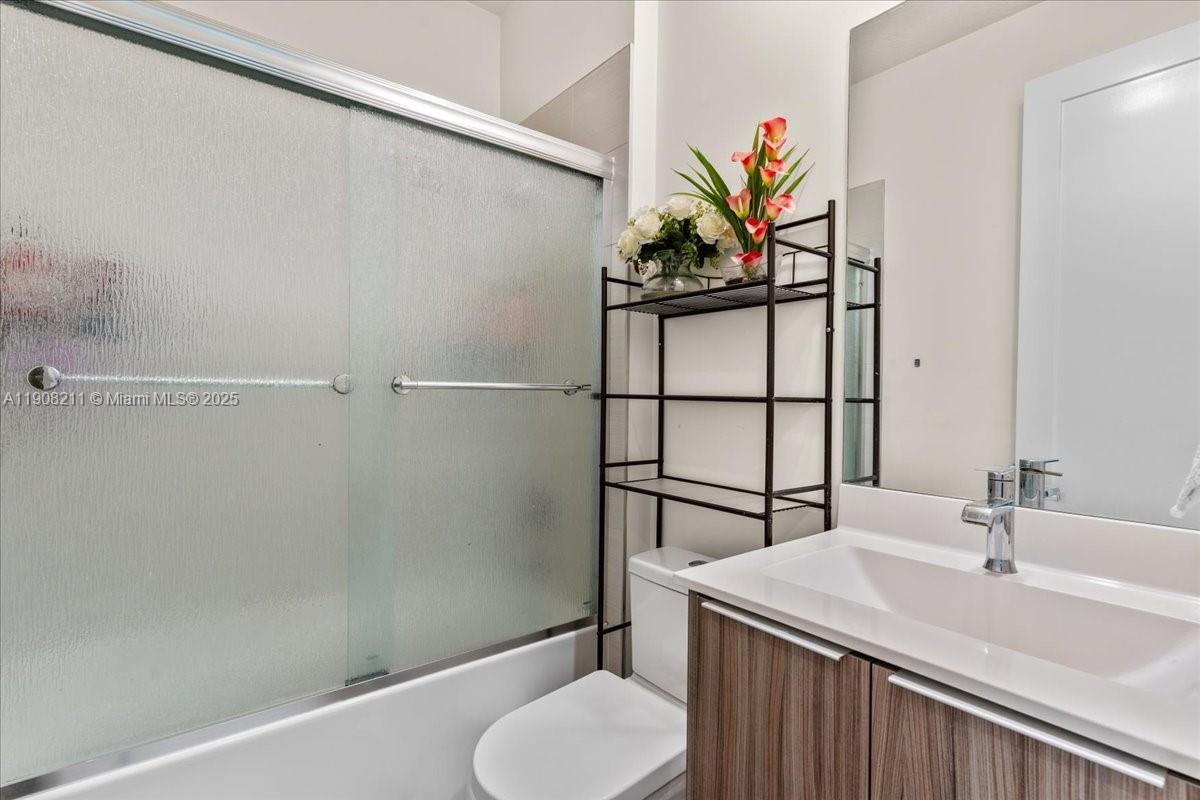 LANDMARK AT DORAL CENTRAL - Residential