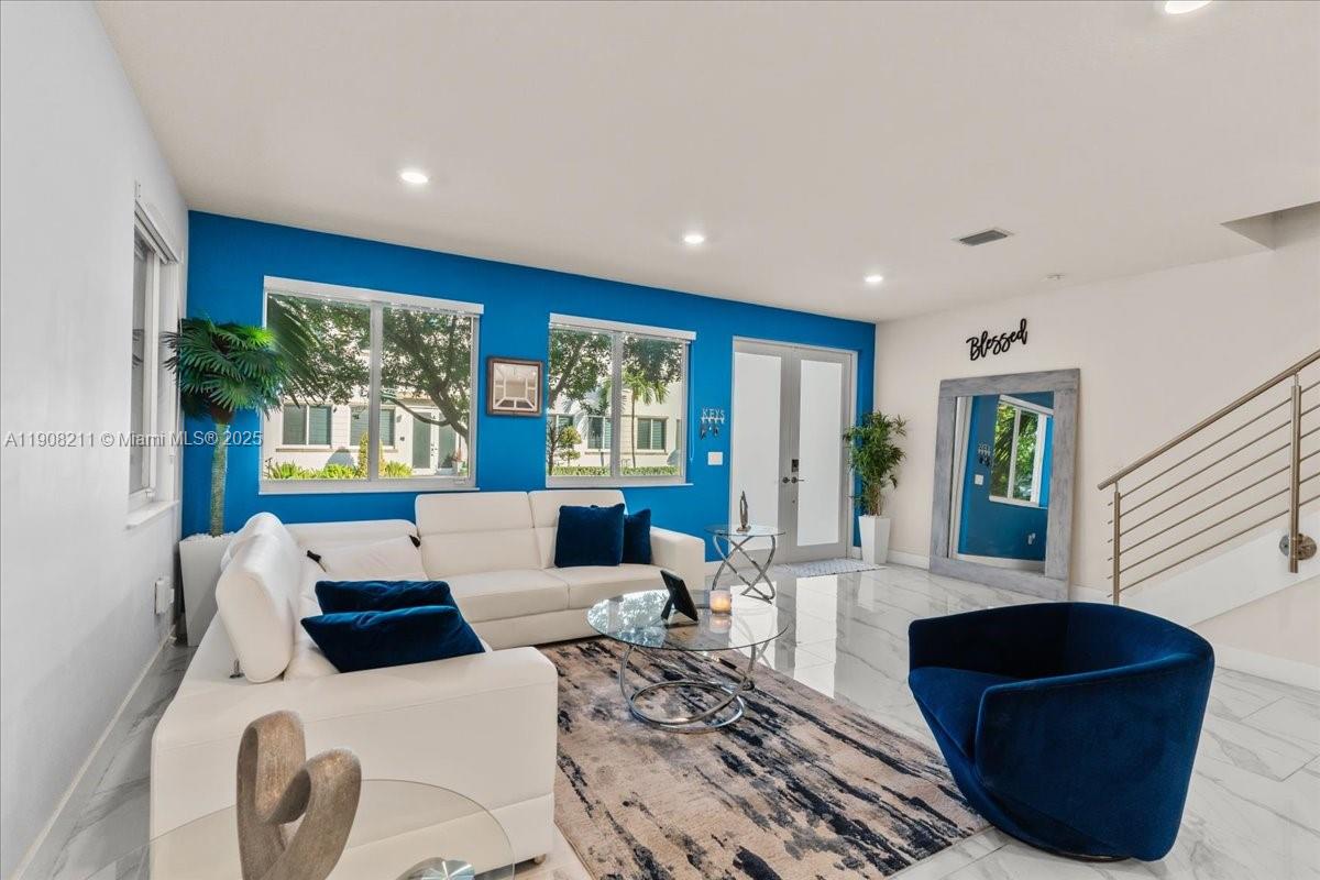 LANDMARK AT DORAL CENTRAL - Residential