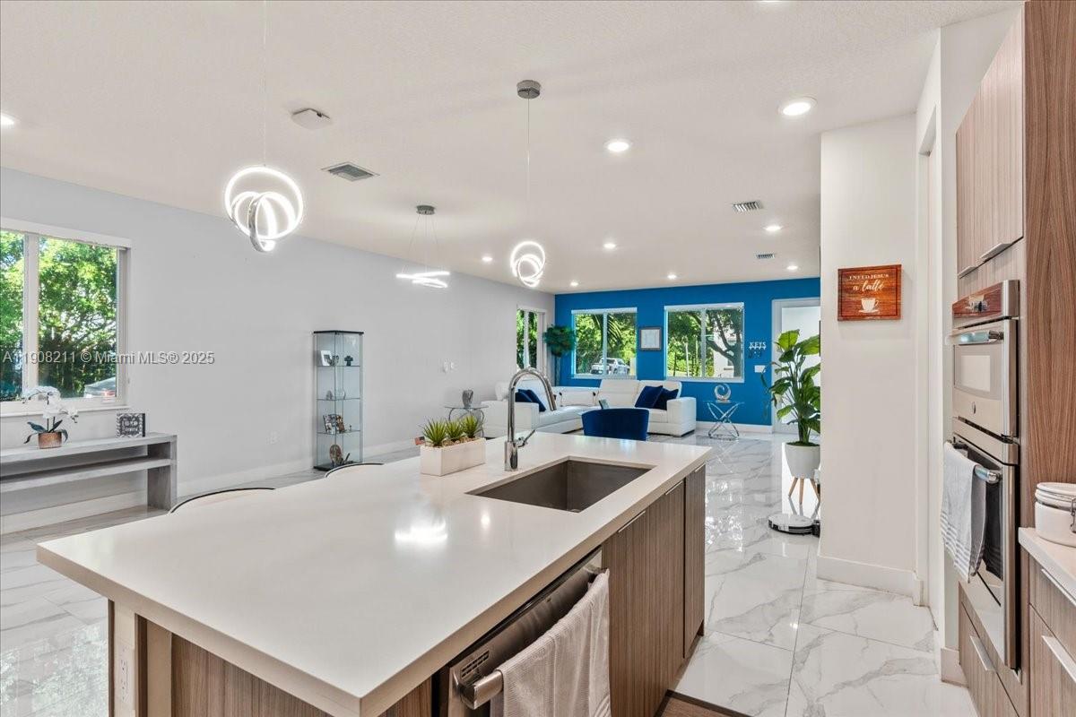 LANDMARK AT DORAL CENTRAL - Residential