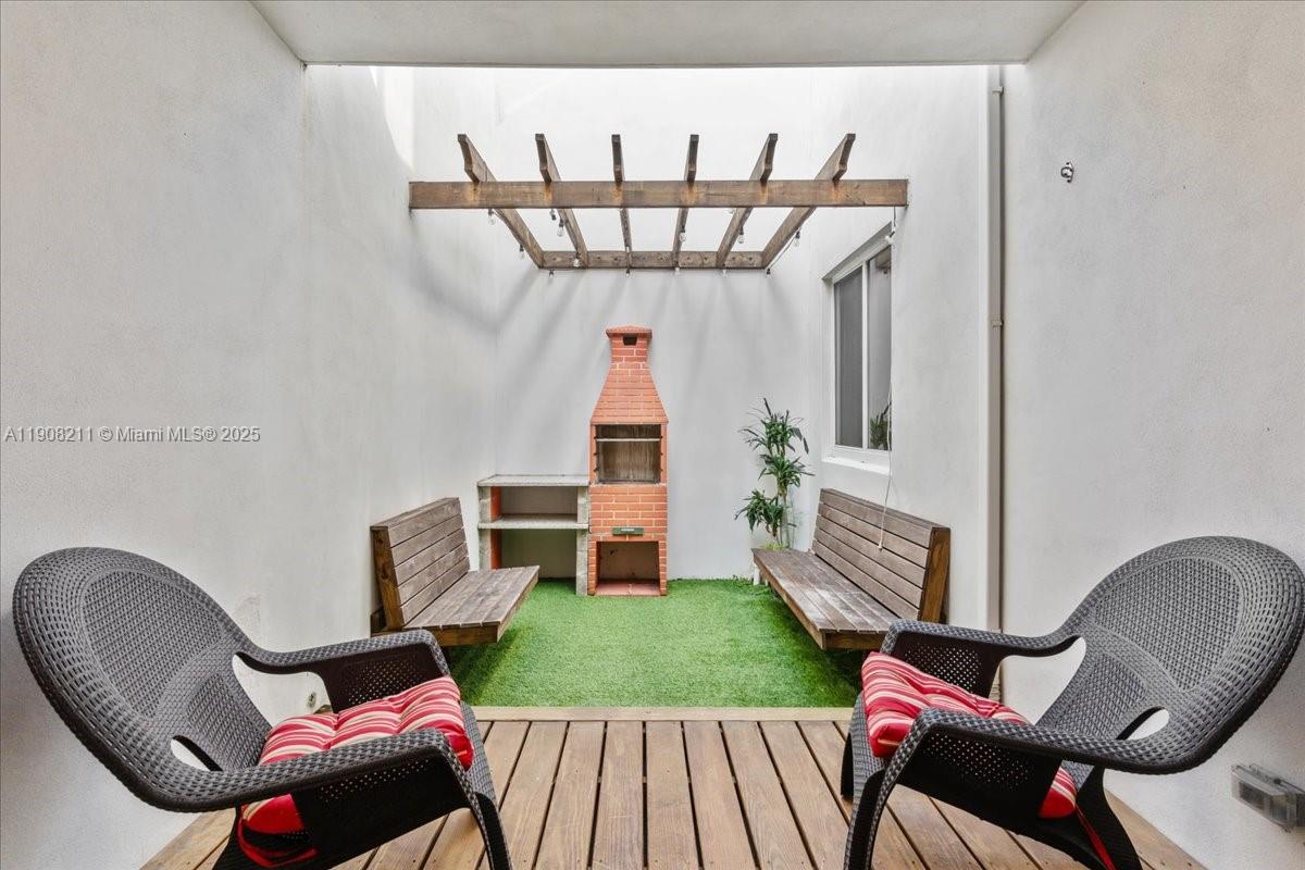 LANDMARK AT DORAL CENTRAL - Residential