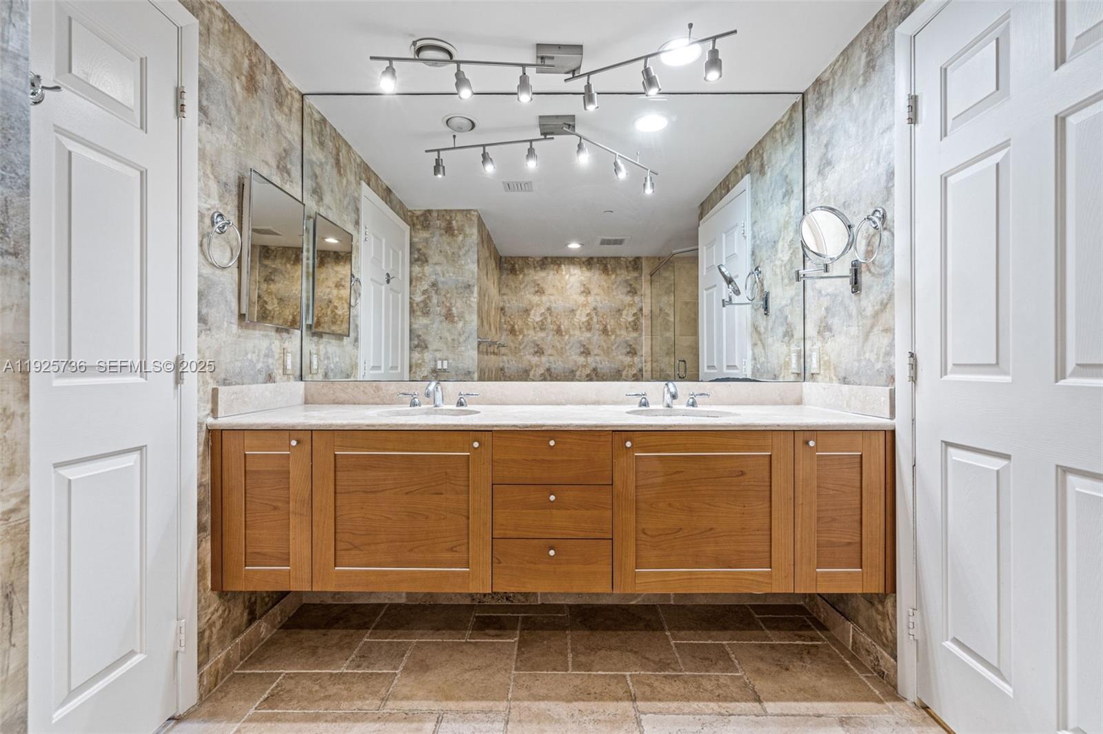 PORT CONDO - Residential