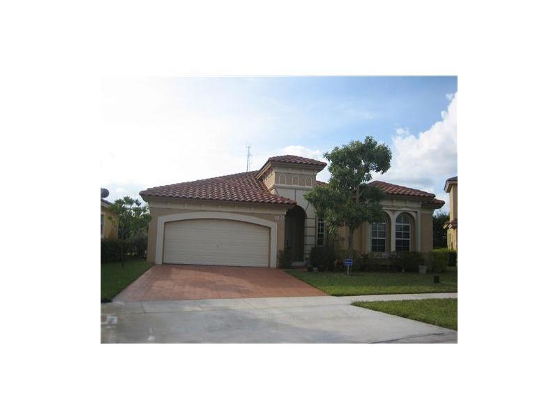 ESCADE 174-84 B - Residential Lease