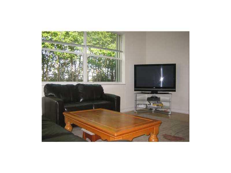 ESCADE 174-84 B - Residential Lease