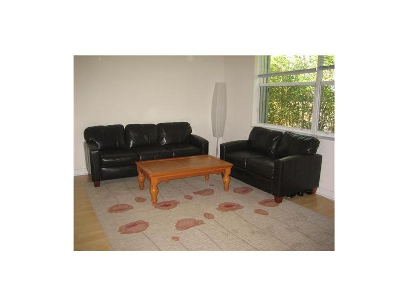 ESCADE 174-84 B - Residential Lease