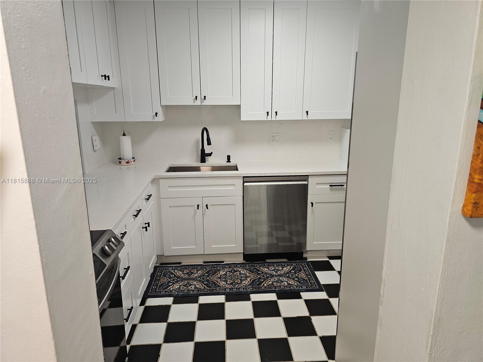 FIRST GULFSTREAM GARDEN - Residential Lease