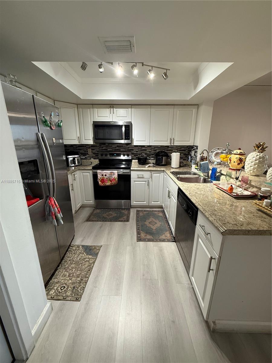 VISTA DEL LAGO CONDO PH 2 - Residential Lease