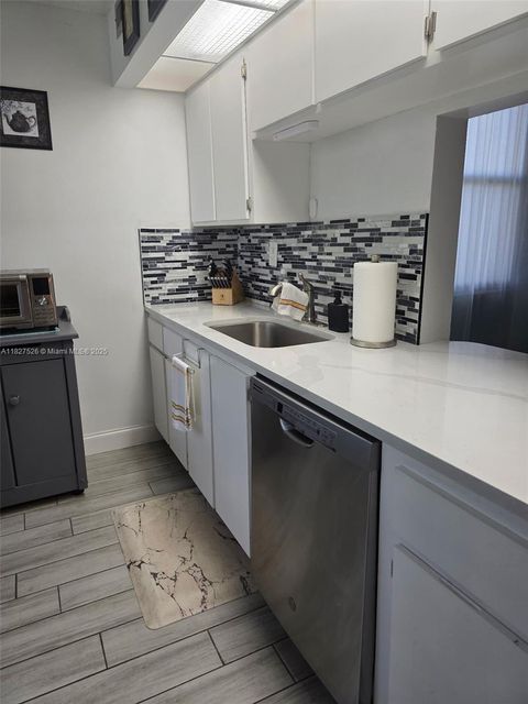 6800 Cypress Rd 106 Plantation FL 33317