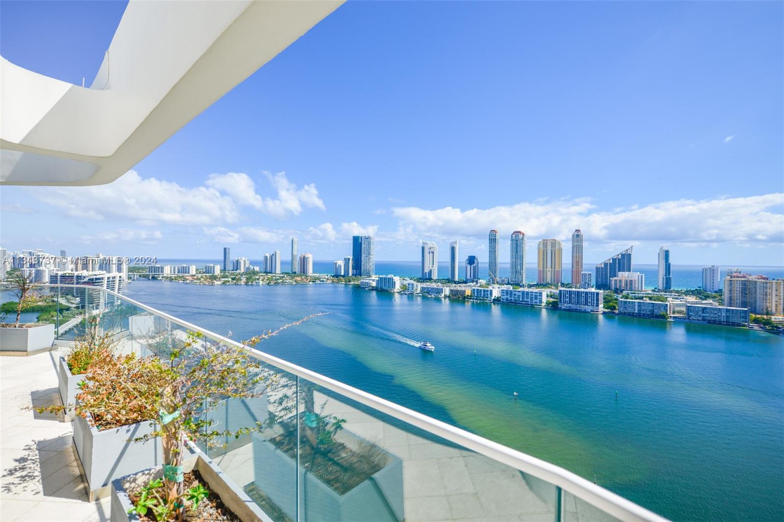 2800 Island Blvd PH05