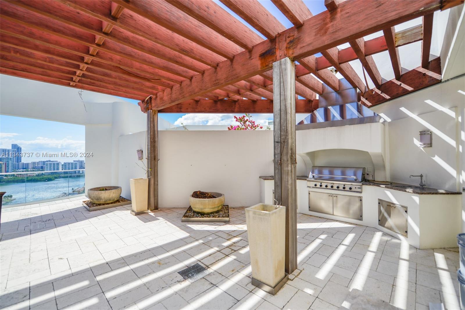 2800 ISL BLVD WILLIAMS IS - Residential