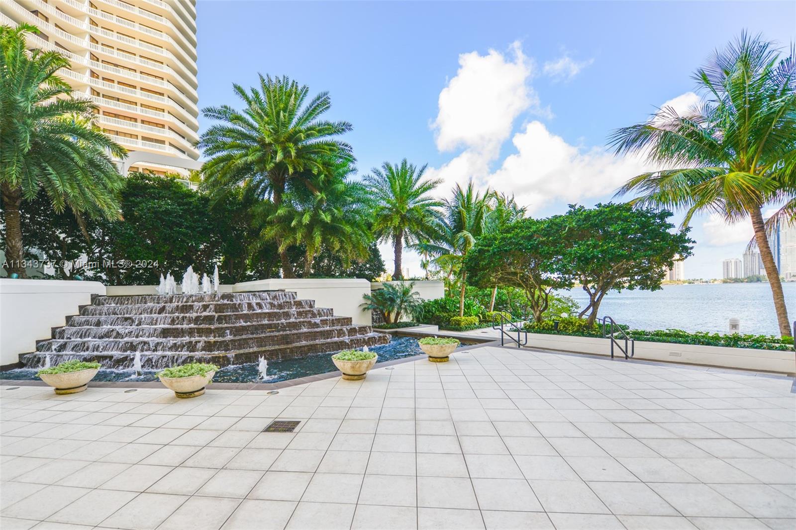 2800 ISL BLVD WILLIAMS IS - Residential