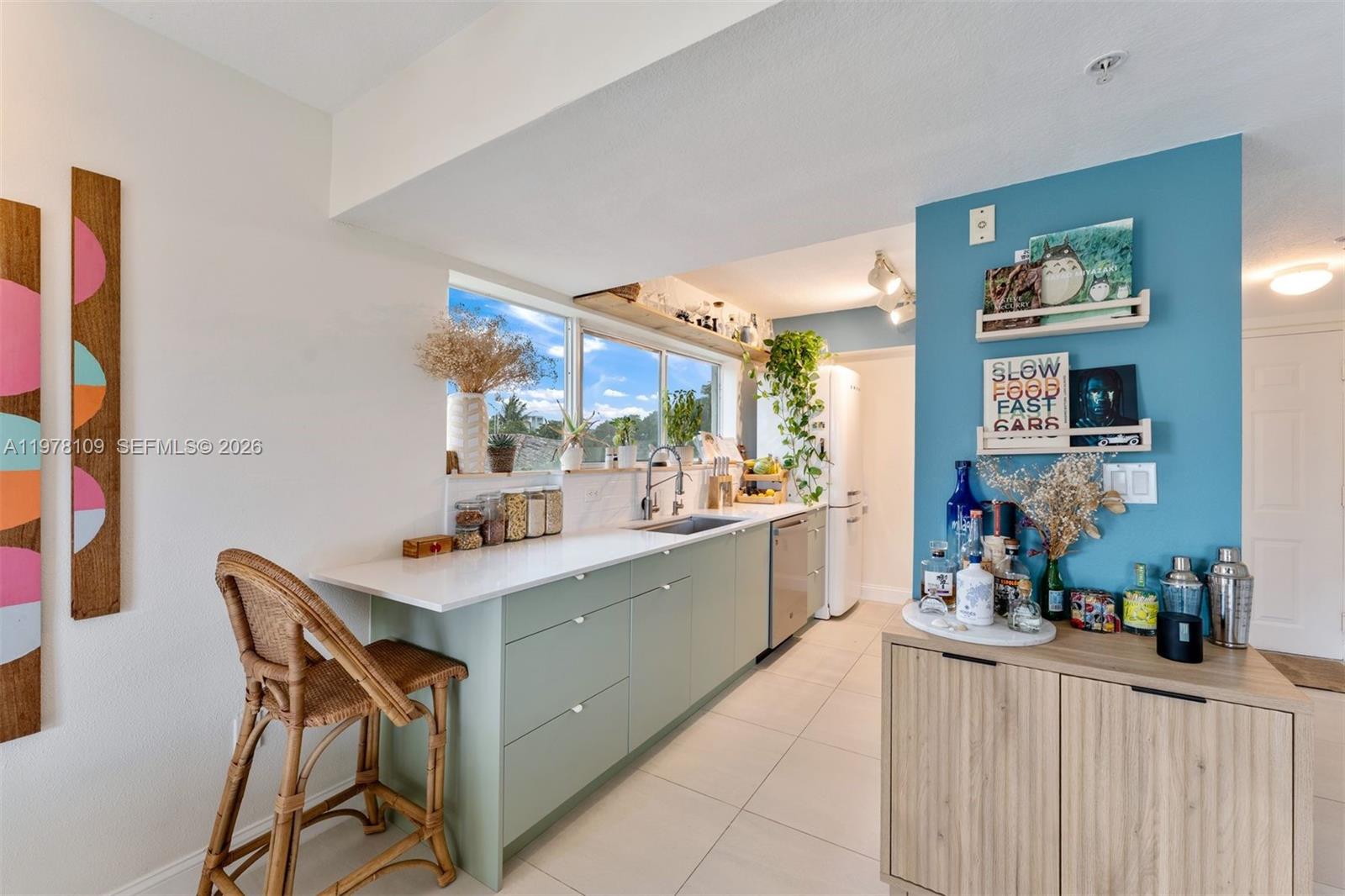 LAS BRISAS OF MIAMI BEACH - Residential Lease